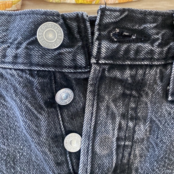 Levi’s High Rise Button Fly Cut-off Jean Shorts • Daisy Dukes • 26 - Picture 2 of 10